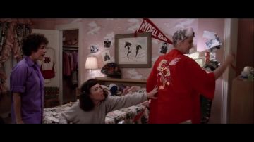 Kimono japonais rouge avec Dragon d'Or porté par Marty (Dinah Manoff) dans la graisse