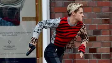 Suéter animal print de Sabina Wilson (Kristen Stewart) en Los ángeles de Charlie