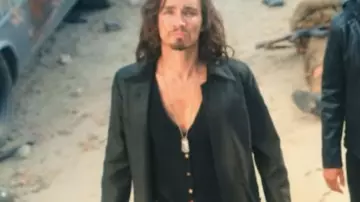 Gabardina de Klaus Hargreeves (Robert Sheehan) en The Umbrella Academy (S02E06)