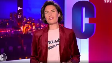 The jacket in burgundy velvet of Alessandra Sublet in It&#39;s Canteloup the 19.11.2020
