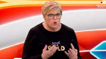 The black sweater Pattern Good As Gold of Laurence Boccolini in A word can hide another the 23.11.2020