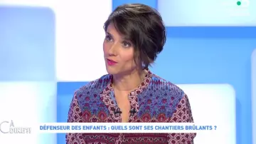 The blouse with fancy patterns of Mélanie Taravant in C to say the 16.11.2020
