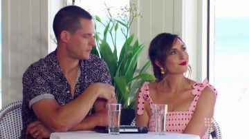 Alessandra Boucles d'oreilles portées par Luke et Jasmin comme on le voit dans Le Bloc (S16E50)