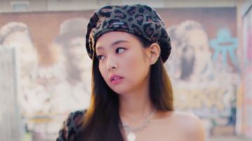 Escultor Leopard Wool Beret Khaki usado por Jennie en su video musical en solitario
