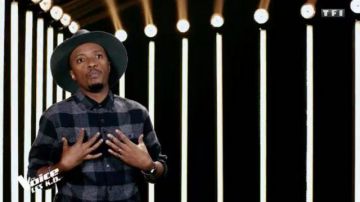 La chapeau Fedora De Bornarel porté par Soprano dans The Voice : la plus belle voix