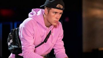 Pink Champion hoodie with patch on hood worn by Alex (Owen Joyner) in Julie and the Phantoms (S01E01)