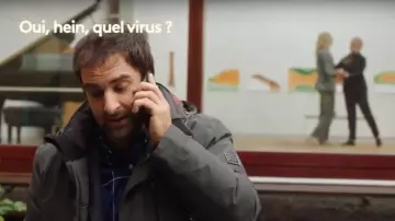 La parka Aigle de Gabriel Sarda (Grégory Montel) dans Dix Pour Cent (S04E05)