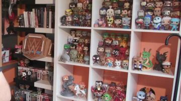 El funko pop de Chucky de LinksTheSun en el video Thank you Taker - Survivor Series 2020 Review