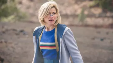 Rainbow Sweater of The Doctor (Jodie Whittaker) in Doctor Who (S12E03)