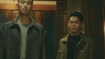 Grey Trench Coat of Park Sae Ro Yi (Park Seo-joon) in Itaewon Class (S01E08)