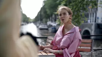 Chemise Rose Noeud de Villanelle (Jodie Comer) dans Killing Eve (S02E04)