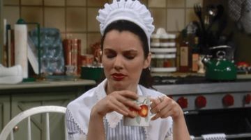 Tazas de Fran Fine (Fran Drescher) en la serie Una niñera del infierno (S01E10)