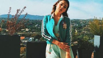 Robe menthe / vert d'eau brodée de Lu Montesinos (Danna Paola) dans Élite (S01E07)