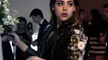 Combinaison en dentelle noire de Lu Montesinos (Danna Paola) dans Élite (S01E01)