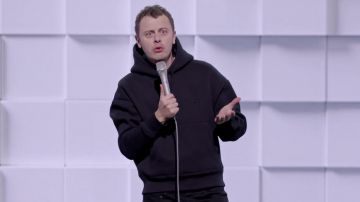 Sudadera con capucha de Norman Thavaud en Le spectacle de la maturité