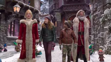 Coat of Santa Claus (Kurt Russell) in The Christmas Chronicles: Part Two