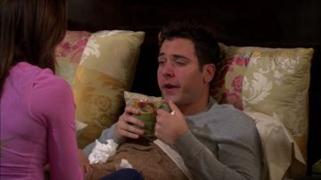 Tasse de Ted Mosby (Josh Radnor) dans How I Met Your Mother (S02E12)