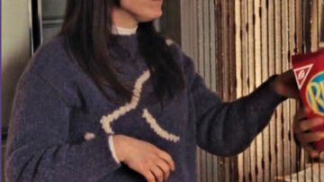 Pull Paloma Wool face of Sophia / sister (Anne-Élisabeth Bossé) in The wife of my brother