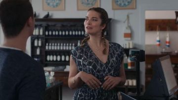 Iro Flavia Vestido de manga de seda metálica usado por Alexis Rose (Annie Murphy) en Schitt's Creek (S05E06)