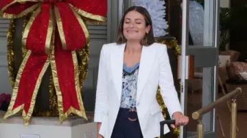 Top portée par Olivia Anderson (Lea Michele) dans D'un Noël à l'autre