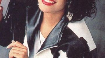 Black & White Fringe Jacket of Selena Quintanilla (Christian Serratos) in Selena: The Series (S01E07)