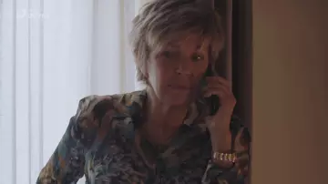 The printed shirt of Anne-Marie Lazzari (Véronique Jannot) in Tomorrow belongs to us