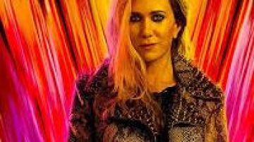 Veste imprimée serpent portée par Barbara Minerva (Kristen Wiig) dans la garde-robe du film Wonder Woman 1984