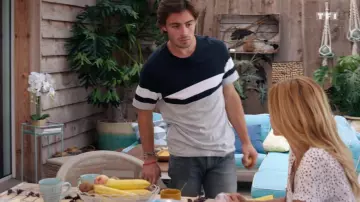 Bloque de color camiseta - Chiné gris usado por Maxime Delcourt (Clément Rémiens) en Mañana nos pertenece (Episodio 755)