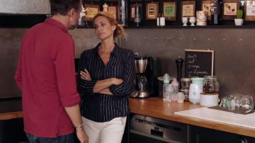 Navy blue shirt with golden stripes worn by Chloe (Ingrid Chauvin) in Tomorrow belongs to us (Episode 765)