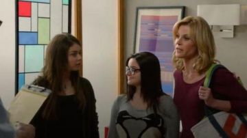 Sweater worn by Alex Dunphy (Ariel Winter) in the series Modern Family (S05E19)