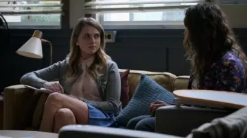Gilet portée par Chloe Rice  (Anne Winters) dans 13 Reasons Why (S02E11)