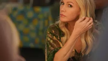 Robe portée par Jennie Garth (Jennie Garth) dans la série Beverly Hills : BH90210 (S01E03)