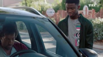 Gray T-shirt with print worn by Souleymane Myriel (Dembo Camilo) in Tomorrow belongs to us (Episode 782)