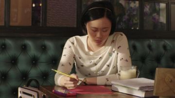 Tee shirt portée par Courtney Crimsen (Michele Selene Ang) dans 13 Reasons Why (S01E06)