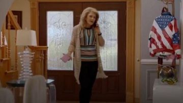 Top usado por Diane Doyle (Victoria Clark) en la serie Almost Family (S01E03)