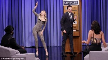Chaussures portée par Miley Cyrus dans The Tonight Show Starring Jimmy Fallon