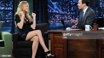 Les chaussures à talons Jimmy Choo portées par Blake Lively dans l'émission Late Night with Jimmy Fallon le 23 Novembre 2009