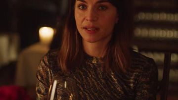 Le haut en lurex zebré de Johanne (Ida Elise Broch) dans Home for Christmas (S02E04)