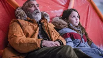 Chaqueta de piel Parka usada por Augustine (George Clooney) en los trajes de la película The Midnight Sky.