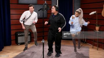 Chaussures portée par Ariana Grande dans l'émission The Tonight Show Starring Jimmy Fallon