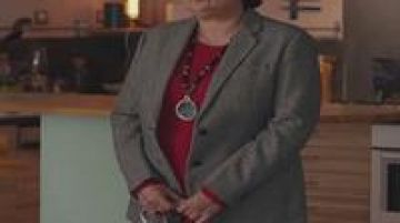 Oversized gray trench coat worn by Mona (Catherine Benguigui) in Tomorrow belongs to us (S01E02)