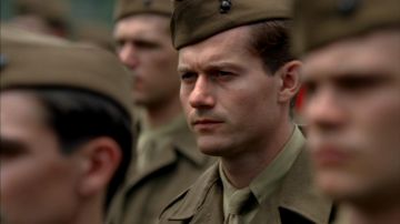 Calot 1ª División de Marines del PFC Robert Leckie (James Badge Dale) en el Infierno del Pacífico (S01E03)