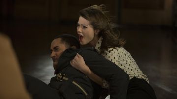 Short à ourlet festonné de Clara (Jenna Coleman) dans Doctor Who (S08E06)