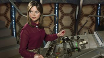 Jupe à Carreaux à Motifs de Clara (Jenna Coleman) dans Doctor Who (S06E08)