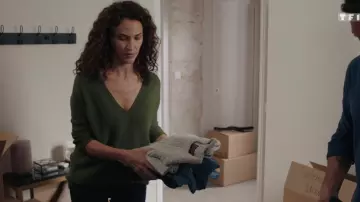 Khaki mesh t-shirt of Clémentine Doucet (Linda Hardy) in Tomorrow belongs to us (S01E08)