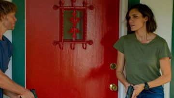 Green T-Shirt of Kensi Blye (Daniela Ruah) in NCIS: Los Angeles (S12E02)