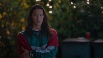 Red, green and white quarter-zip sweatshirt of Willie (Booboo Stewart) in Julie and the Phantoms (S01E07)