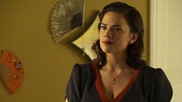 Carter Family Crest Necklace of Peggy Carter (Hayley Atwell) in Marvel's Agent Carter (S02E03)