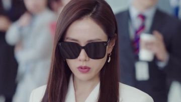 Gafas de sol de Yoon Se-ri (Son Ye-jin) en Crash Landing on You (S01)