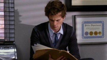 Tous les Saints Cardigan porté par le Dr Spencer Reid (Matthew Gray Gubler) dans Esprits Criminels